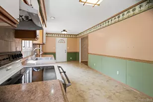 271 Wilson Blvd, Islip, NY 11751 - Photo 12