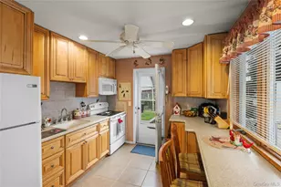 28 Book Ln, Levittown, NY 11756 - Photo 2