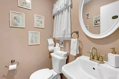 11 Clubhouse Court, Woodbury, NY 11797 - Photo 6