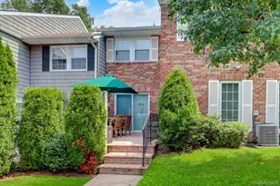 11 Club House Ct, Woodbury, NY 11797 - Photo 2