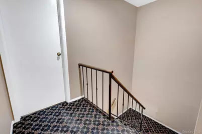 11 Clubhouse Court, Woodbury, NY 11797 - Photo 18