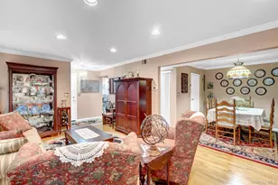 11 Club House Ct, Woodbury, NY 11797 - Photo 10