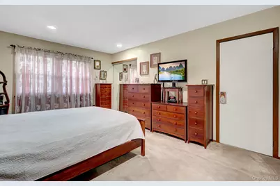 11 Clubhouse Court, Woodbury, NY 11797 - Photo 24