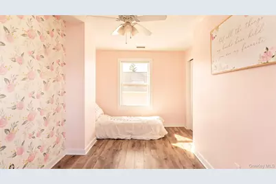 27 Wood Avenue, Patchogue, NY 11772 - Photo 14