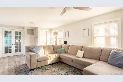 27 Wood Avenue, Patchogue, NY 11772 - Photo 6