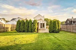27 Wood Ave, Patchogue, NY 11772 - Photo 20