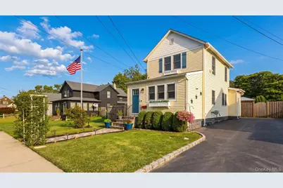 27 Wood Avenue, Patchogue, NY 11772 - Photo 2