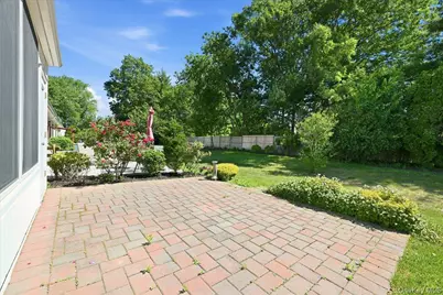 90 Knolls Drive, Stony Brook, NY 11790 - Photo 18