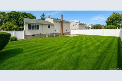 7 Primrose Avenue, Hicksville, NY 11801 - Photo 8