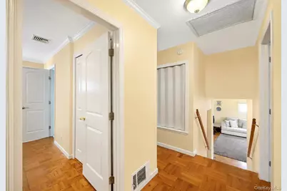 7 Primrose Avenue, Hicksville, NY 11801 - Photo 20