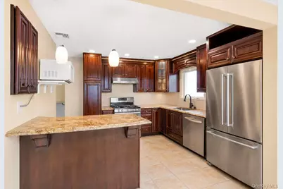 7 Primrose Avenue, Hicksville, NY 11801 - Photo 16