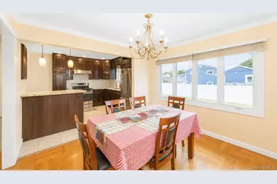 7 Primrose Avenue, Hicksville, NY 11801 - Photo 14