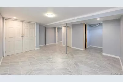 7 Primrose Avenue, Hicksville, NY 11801 - Photo 36