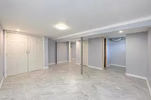 7 Primrose Ave, Hicksville, NY 11801 - Photo 36