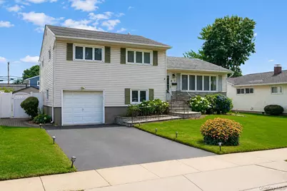 7 Primrose Avenue, Hicksville, NY 11801 - Photo 4