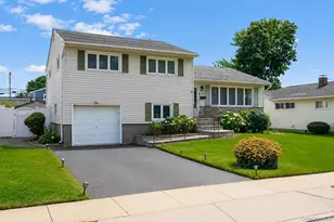 7 Primrose Ave, Hicksville, NY 11801 - Photo 4