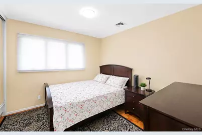 7 Primrose Avenue, Hicksville, NY 11801 - Photo 26