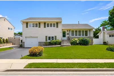 7 Primrose Avenue, Hicksville, NY 11801 - Photo 2
