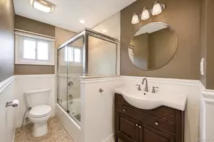 7 Primrose Ave, Hicksville, NY 11801 - Photo 28