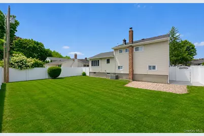7 Primrose Avenue, Hicksville, NY 11801 - Photo 6