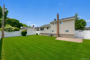 7 Primrose Ave, Hicksville, NY 11801 - Photo 6
