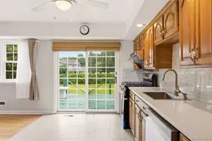15 Apple Ln, Commack, NY 11725 - Photo 10