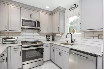 10 Larkin Street, Farmingdale, NY 11735 - Photo 10