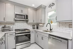 10 Larkin St, Farmingdale, NY 11735 - Photo 10