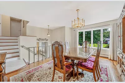 6 Keswick Drive, East Islip, NY 11730 - Photo 4