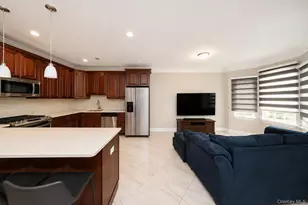 23 Wiltshire Ln, New York, NY 10309 - Photo 10
