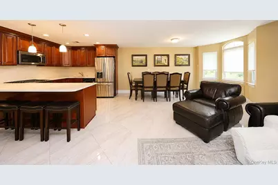 23 Wiltshire Ln, New York, NY 10309 - Photo 6