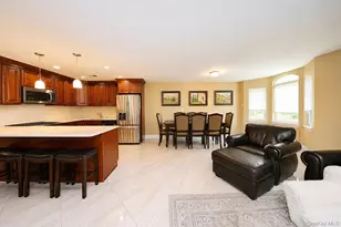 23 Wiltshire Ln, New York, NY 10309 - Photo 6