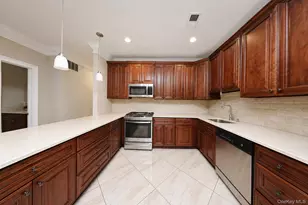 23 Wiltshire Ln, New York, NY 10309 - Photo 8
