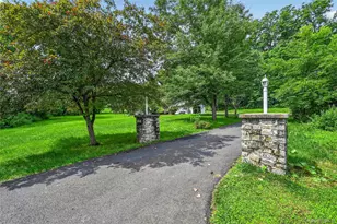 1 Christopher Way, Marlboro, NY 12542 - Photo 2