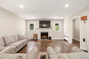 19 Skyview Dr, Armonk, NY 10504 - Photo 4