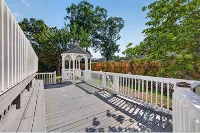 296 Westchester Avenue, West Babylon, NY 11704 - Photo 24
