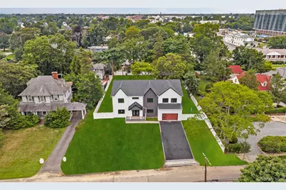 16 S Montgomery Avenue, Bay Shore, NY 11706 - Photo 2