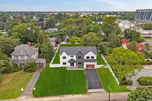 16 S Montgomery Ave, Bay Shore, NY 11706 - Photo 2