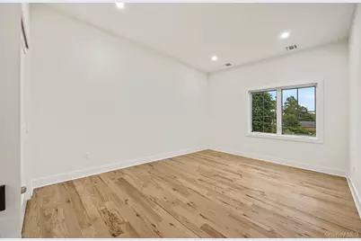 16 S Montgomery Avenue, Bay Shore, NY 11706 - Photo 22