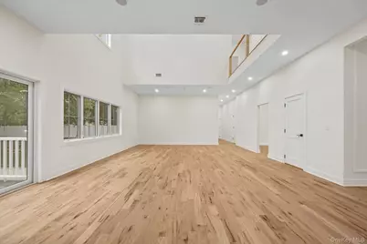16 S Montgomery Avenue, Bay Shore, NY 11706 - Photo 10