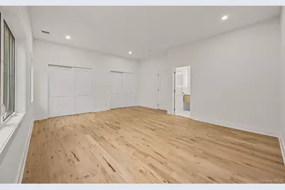 16 S Montgomery Avenue, Bay Shore, NY 11706 - Photo 4