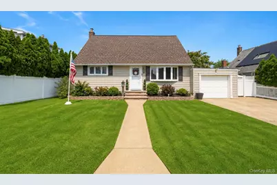 3 Laurie Drive, Farmingdale, NY 11735 - Photo 2