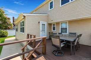 3 Laurie Dr, Farmingdale, NY 11735 - Photo 10