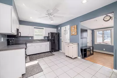18 Dante Place, Amityville, NY 11701 - Photo 8