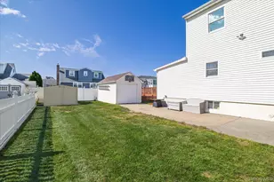 18 Dante Pl, Amityville, NY 11701 - Photo 28