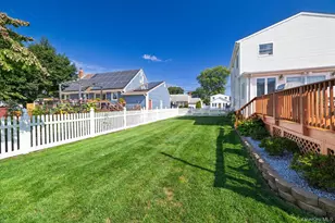 18 Dante Pl, Amityville, NY 11701 - Photo 24