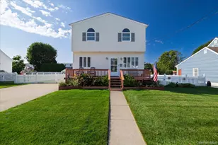 18 Dante Pl, Amityville, NY 11701 - Photo 2