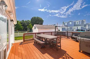 18 Dante Pl, Amityville, NY 11701 - Photo 26