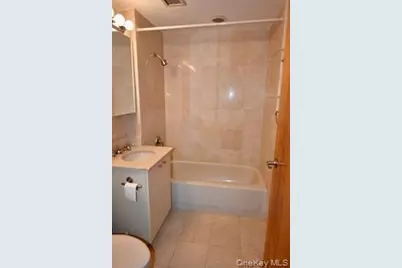 11624 Grosvenor Lane #4D, Kew Gardens, NY 11418 - Photo 2