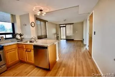 11624 Grosvenor Lane #4D, Kew Gardens, NY 11418 - Photo 4